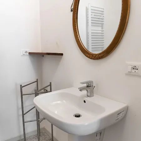 Torretta Della Pescalina - - Lecco Apartment *